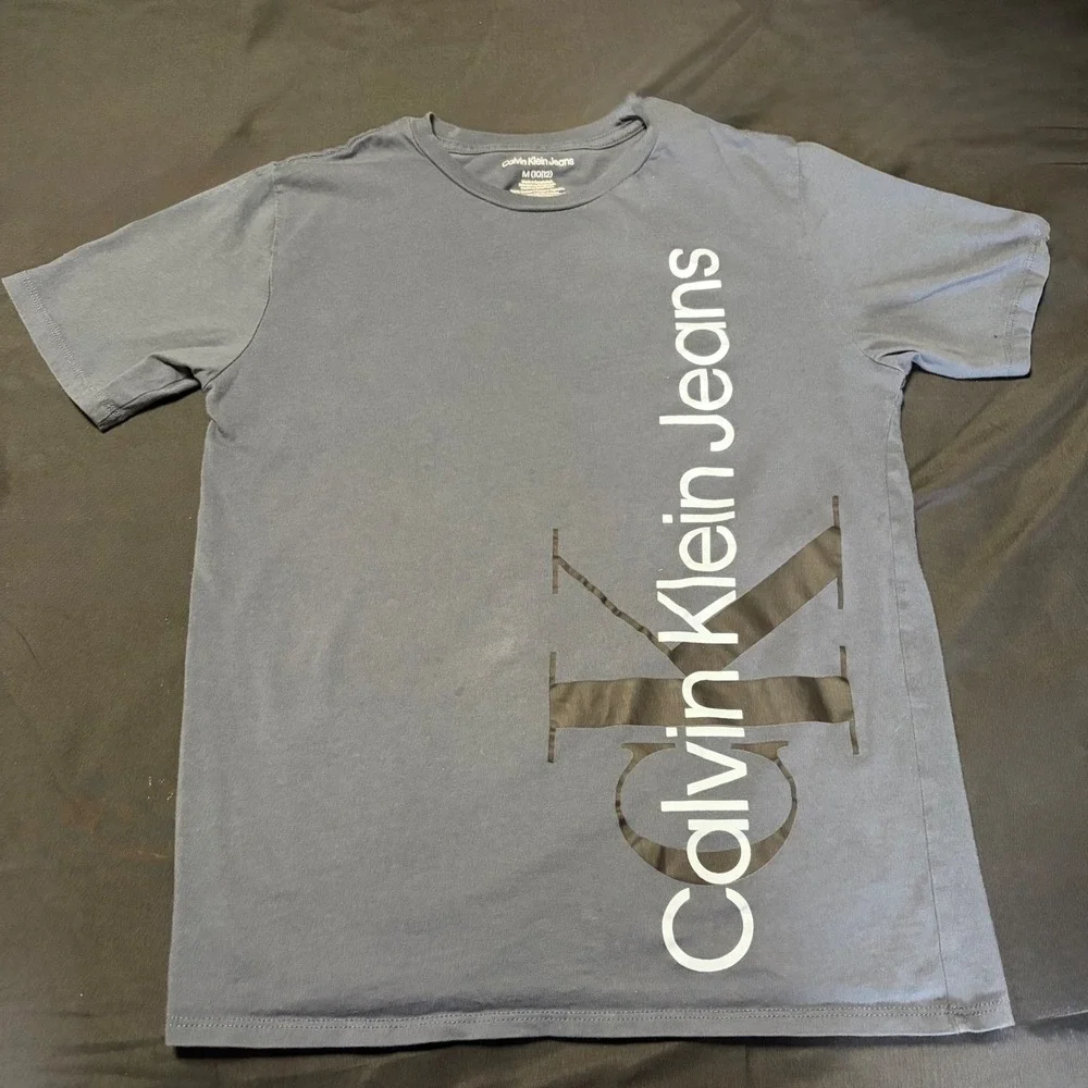 Calvin Klein Jeans Boys M 10-12 Gray Vertical CK Logo Graphic T Shirt Cotton